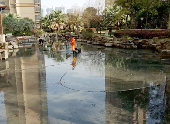 四方台景观池淤泥清理